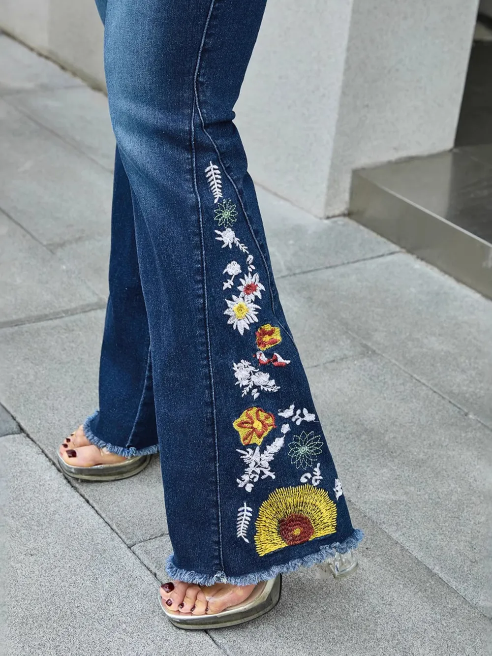Raw Hem Embroidered High Waist Jeans, image 4