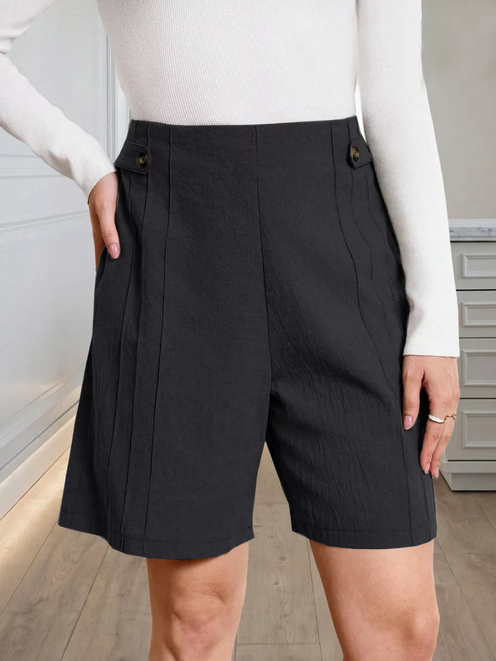High-Waisted Pleated Shorts with Button Detail, image 4