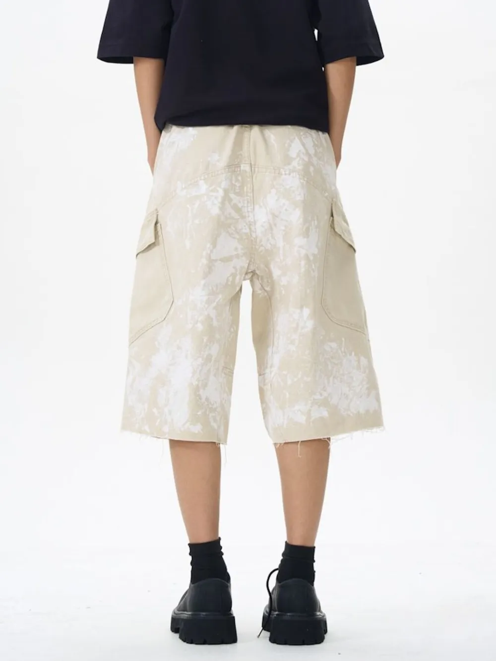 Men's Paint Splattered Cargo Bermuda Shorts with Distressed Edge Detail, image 4
