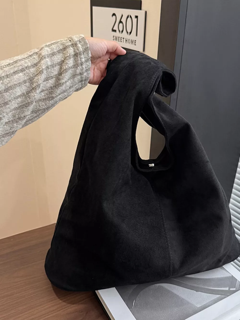 Lightweight Hobo Shoulder Bag, image 2