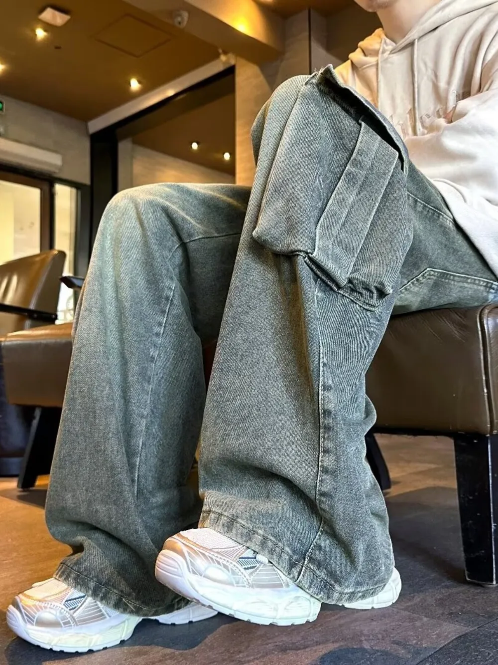 Men's Vintage Wash Wide Leg Cargo Jeans, image 5