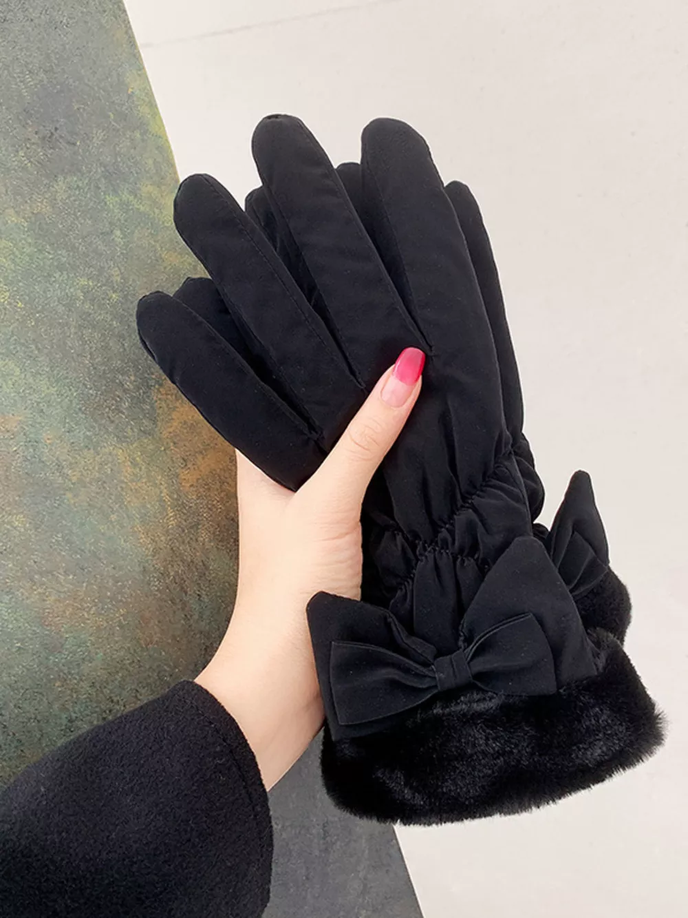 Bow-Decorated Plush Cuff Gloves, image 4