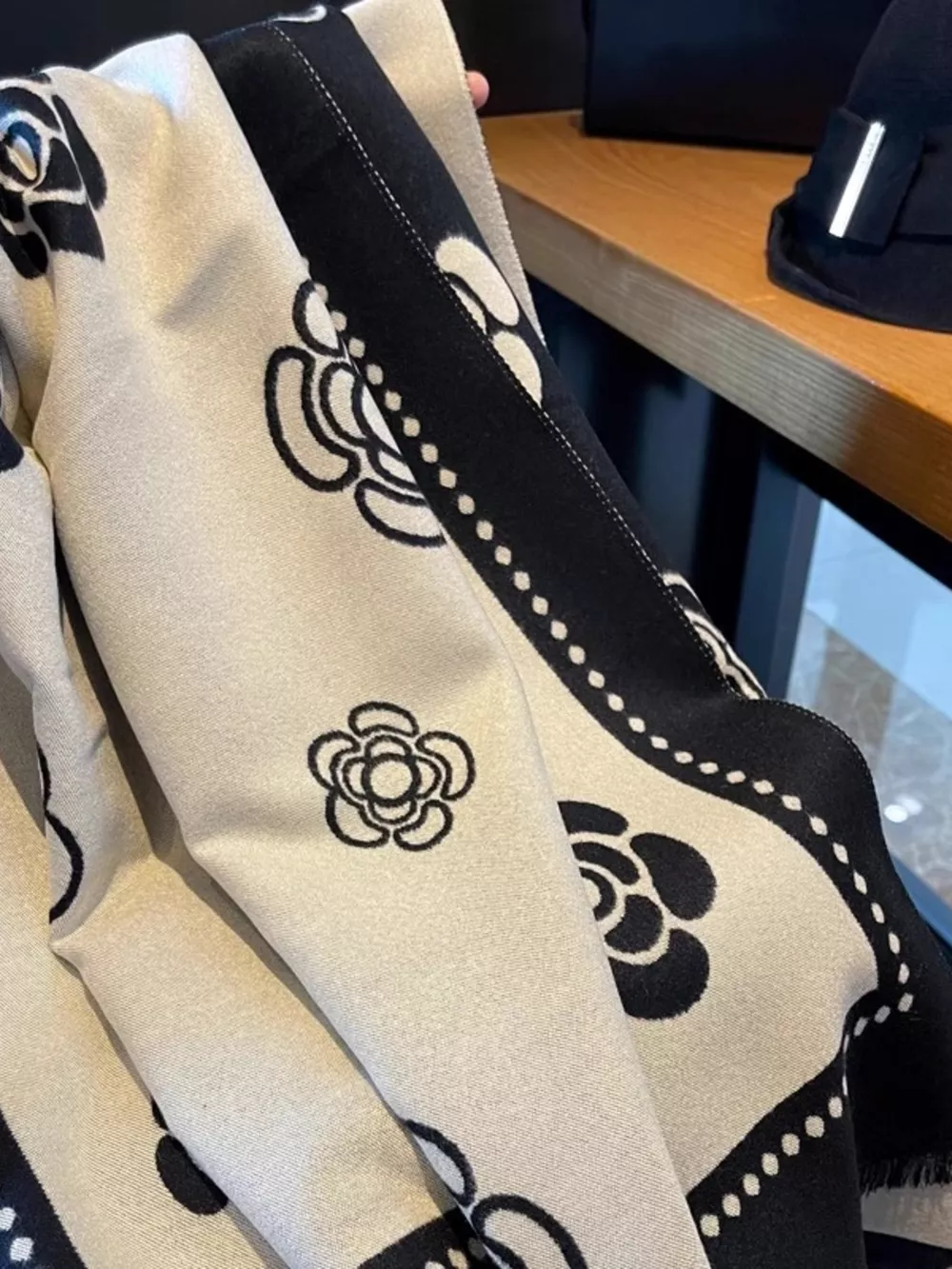 Floral Pattern Raw Hem Scarf, image 2