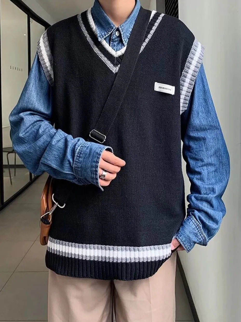Men's Contrast Trim Sweater Vest