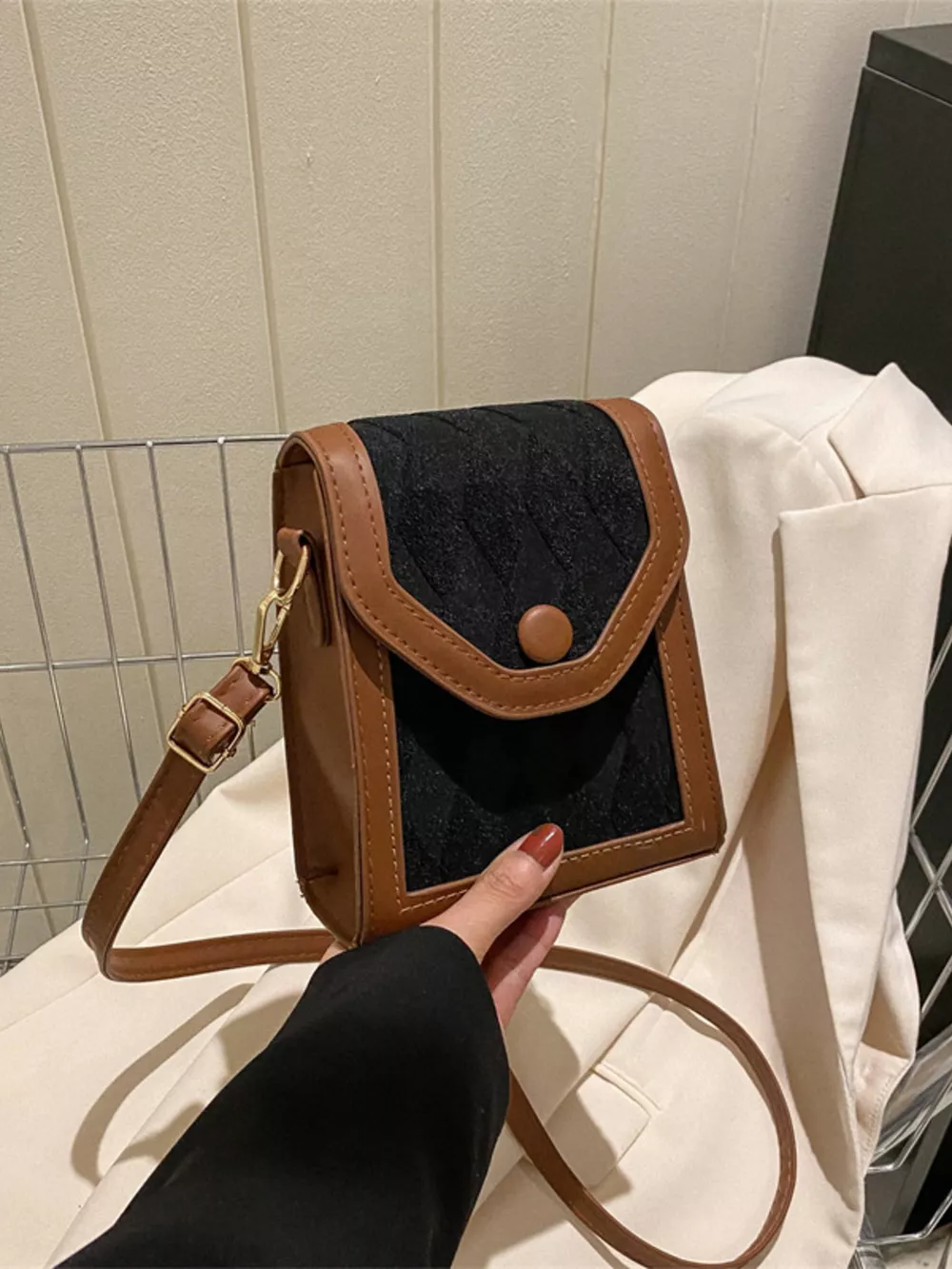 Adjustable Strap Flap Crossbody Bag, image 10