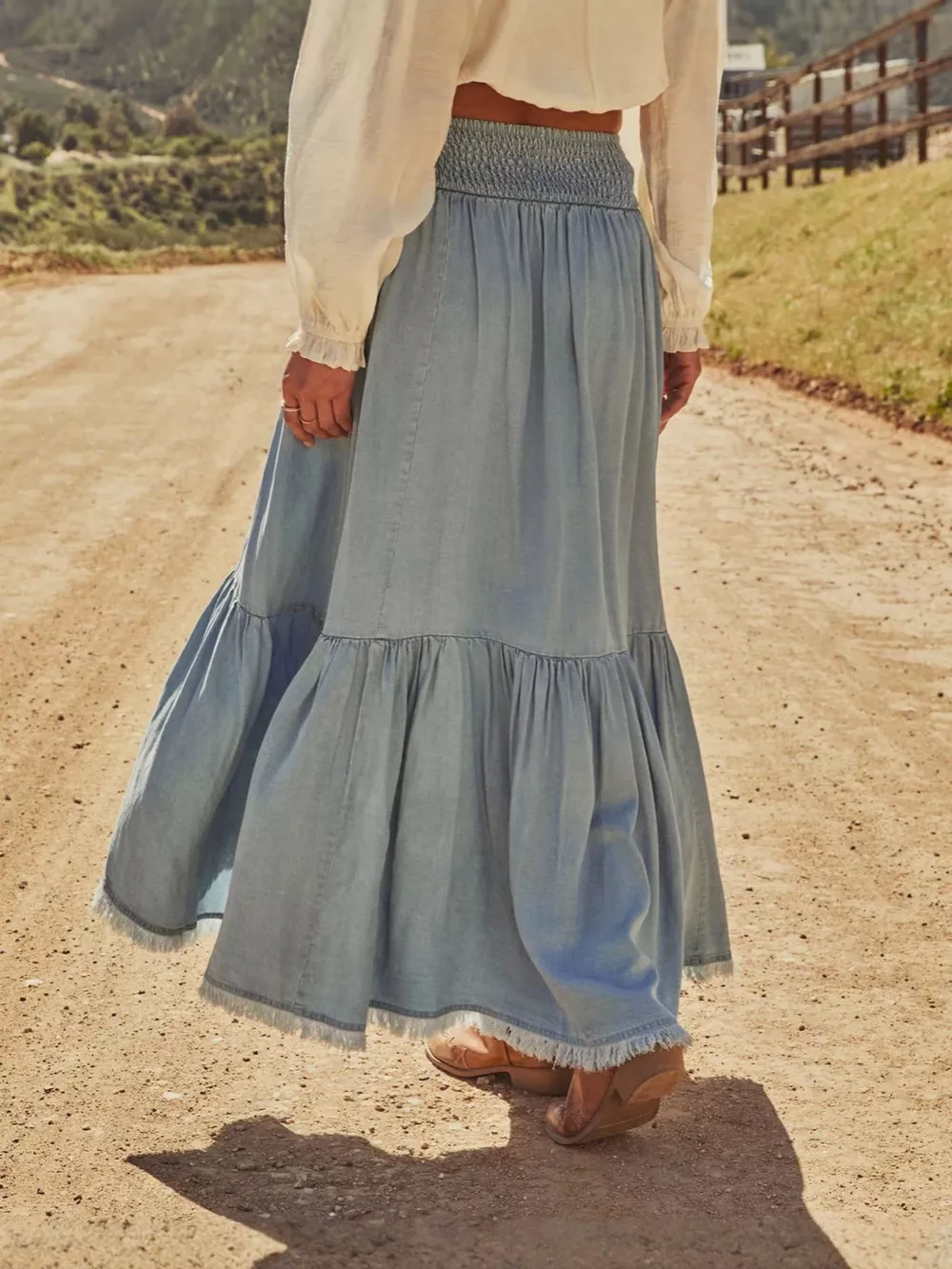 High-Low Frayed Hem Denim Skirt, image 3