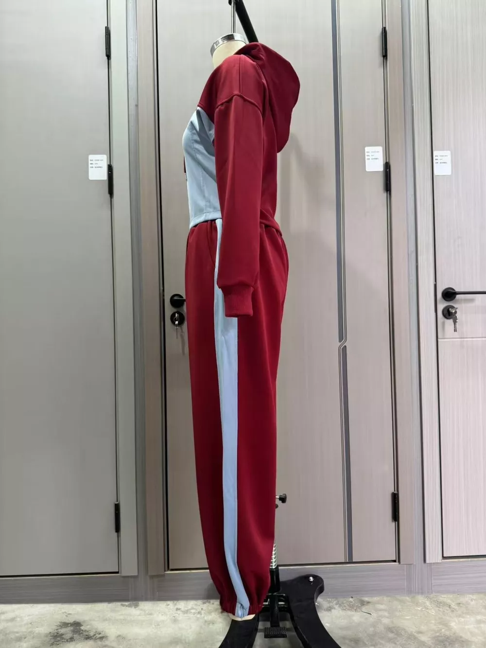 Color-Block Zip-Up Crop Hoodie and Joggers Set, image 11