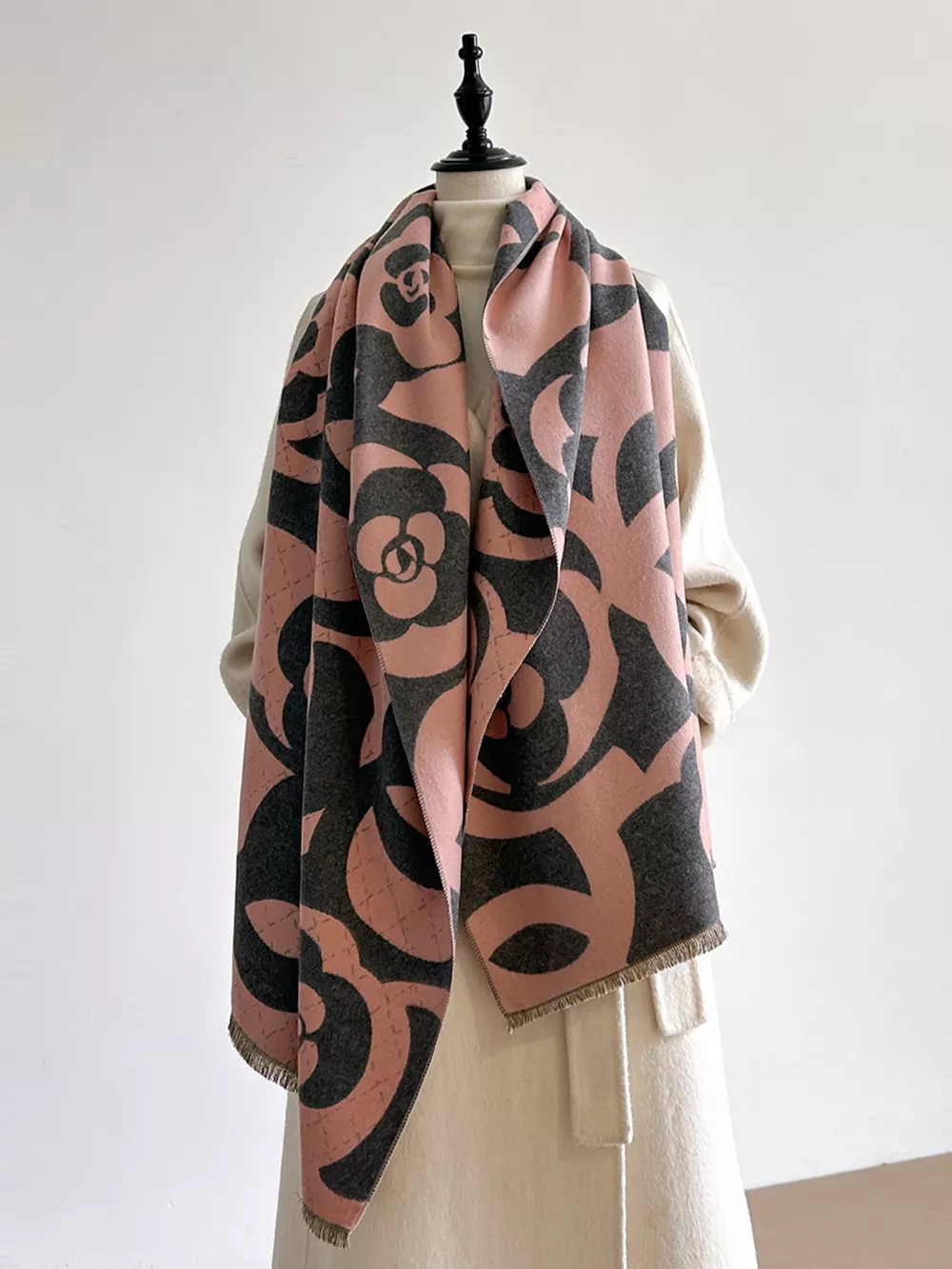 Floral Patterned Warm Scarf, image 4