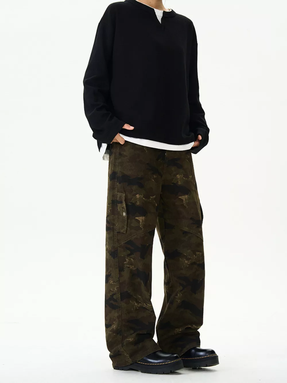 Men's Relaxed Fit Camo Cargo Pants, image 2