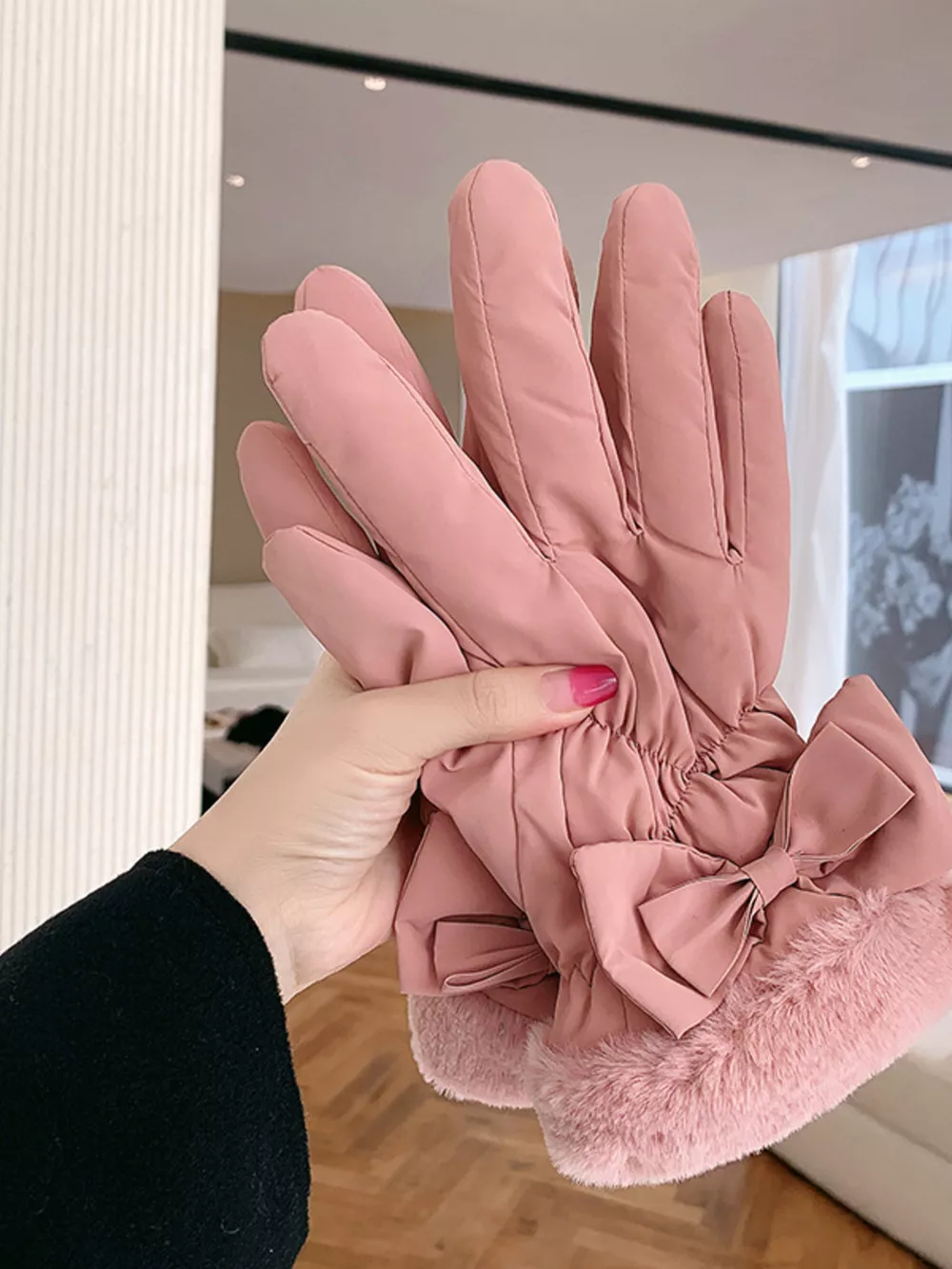 Bow-Decorated Plush Cuff Gloves, image 3