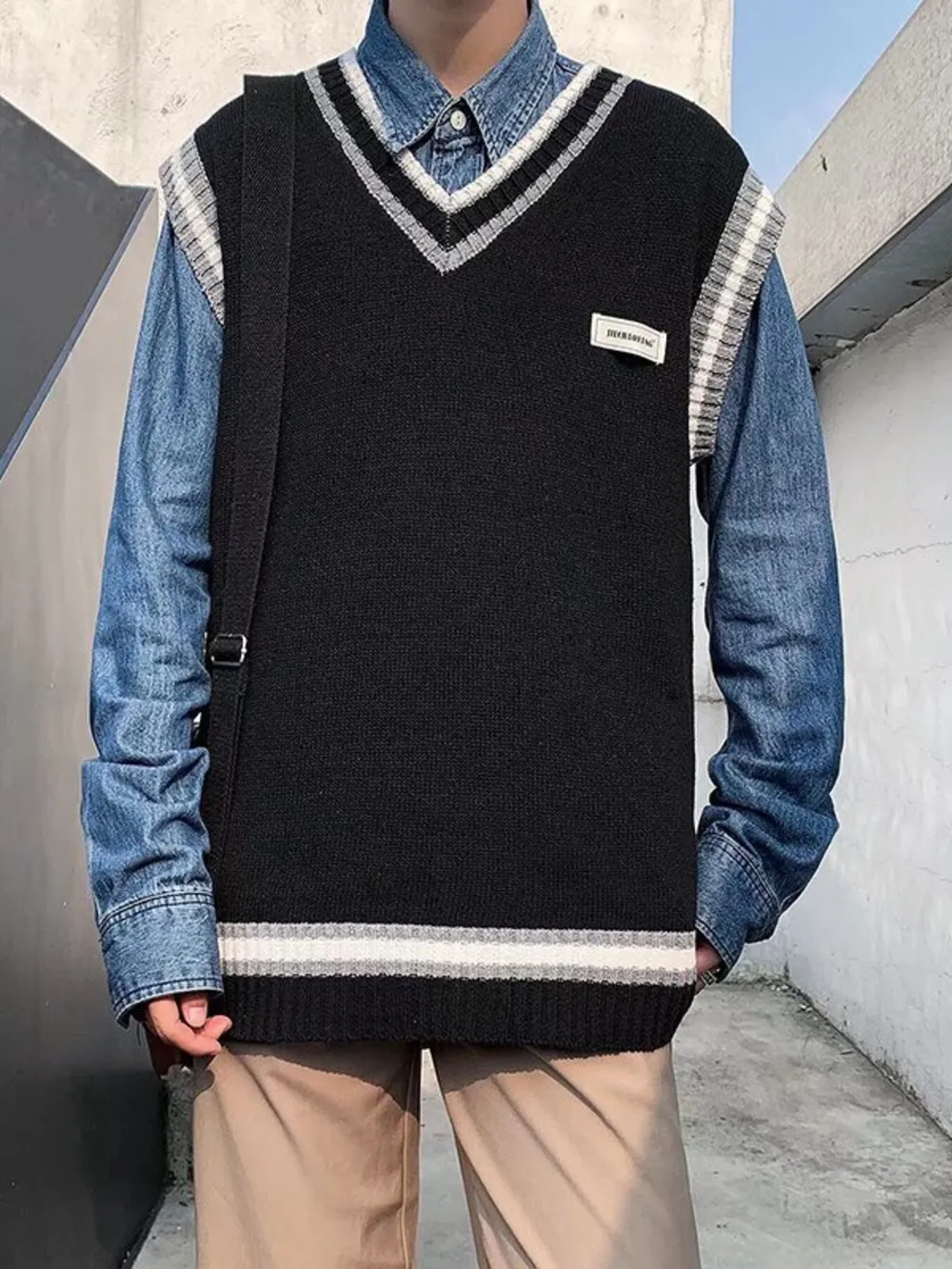 Men's Contrast Trim Sweater Vest, image 2