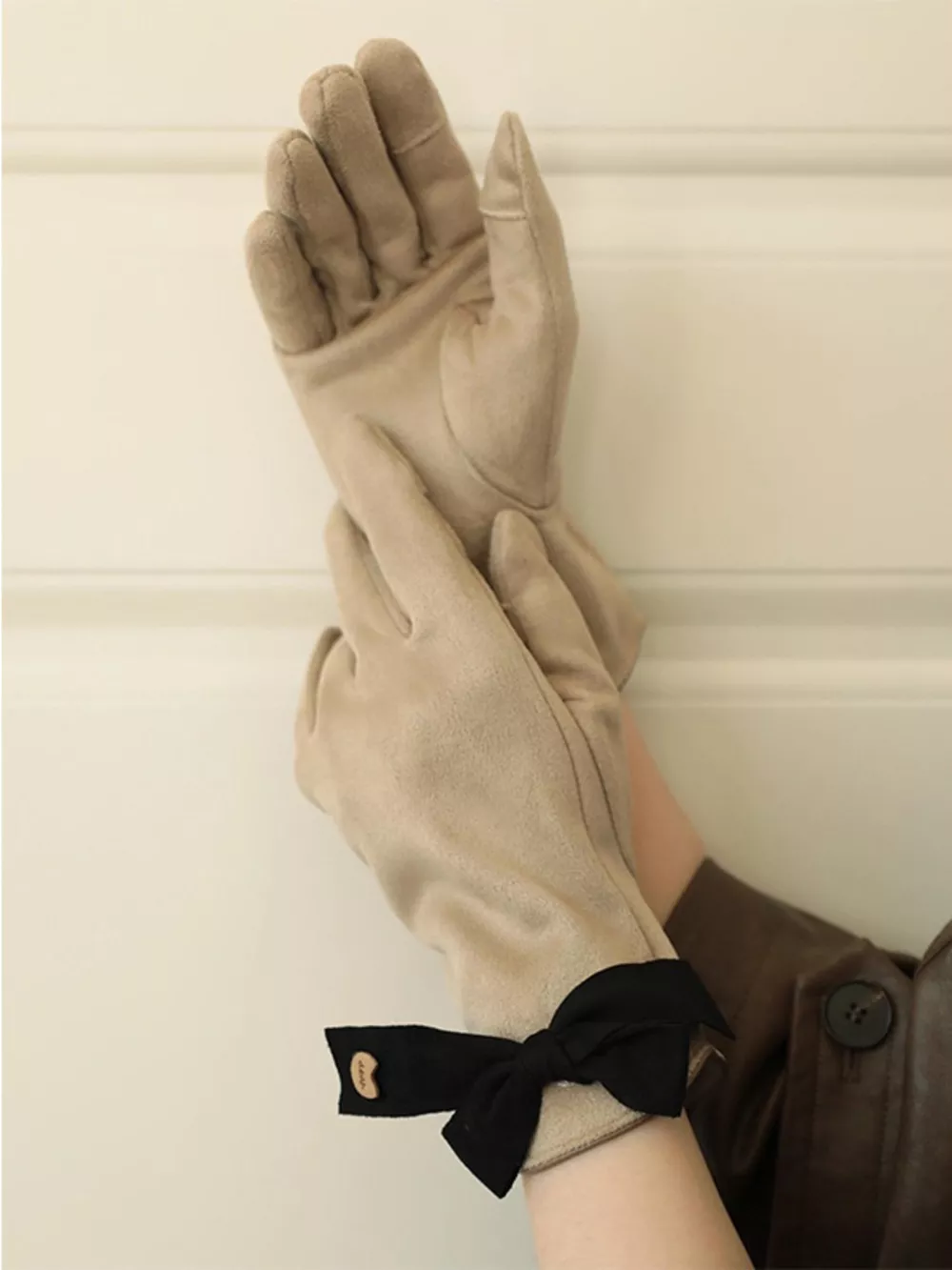 Bow-Decorated Gloves, image 3