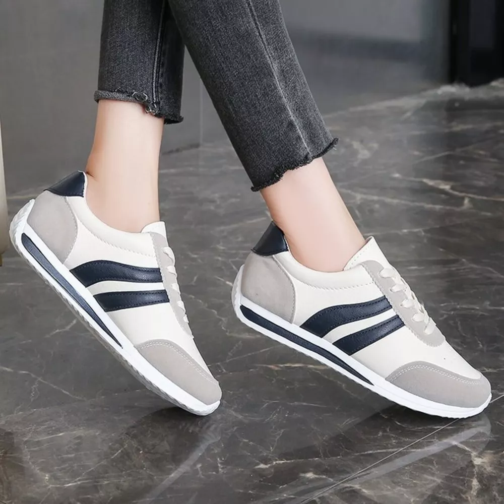 Round Toe Lace Up Sneakers