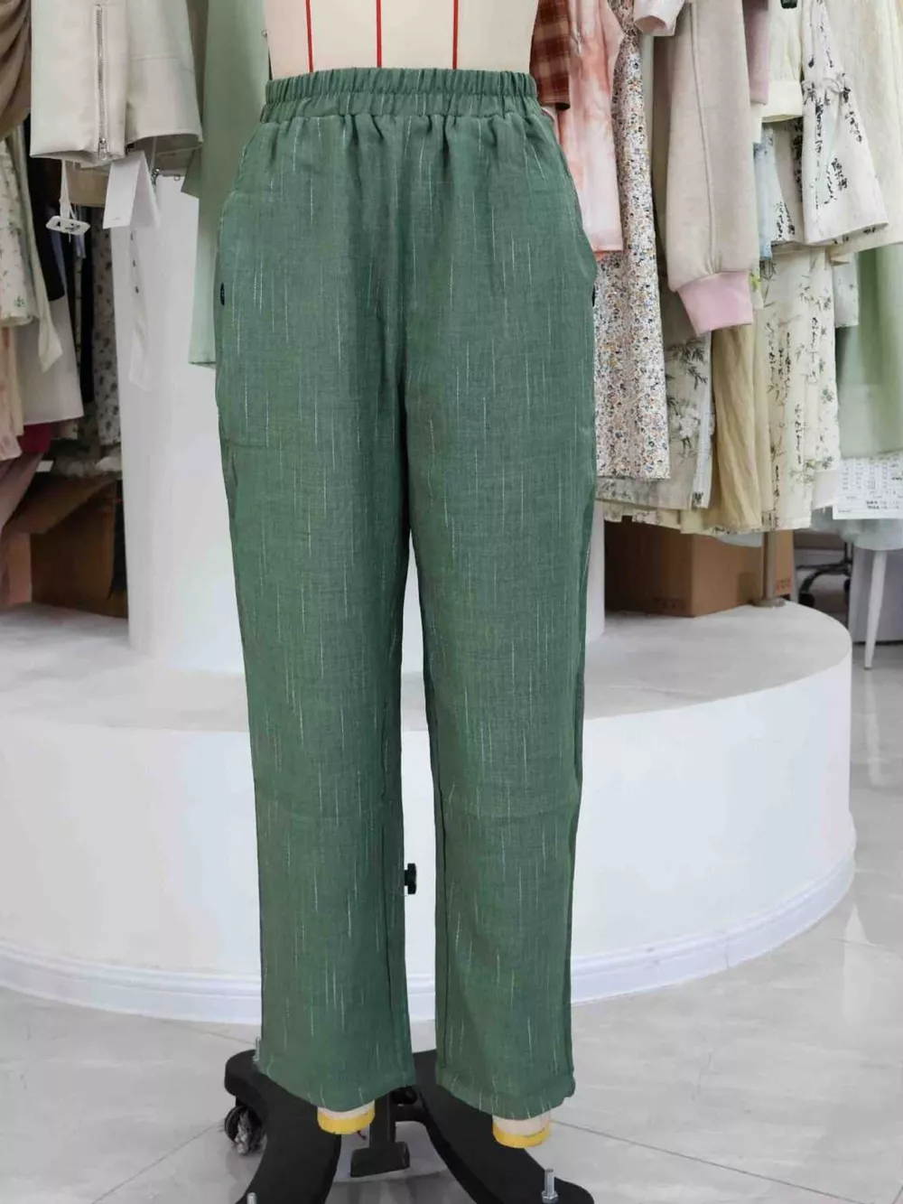 Loose Fit Cropped Pants, image 11
