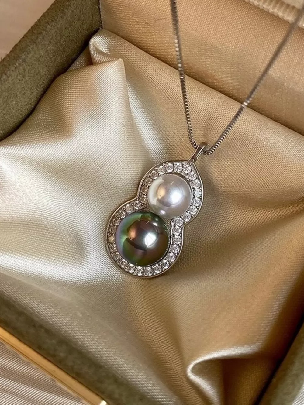 Gourd Pendant Necklace, image 3