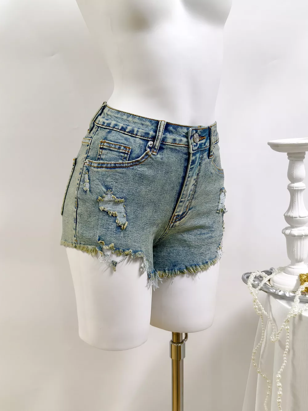 High-Waisted Distressed Raw Hem Denim Shorts, image 4