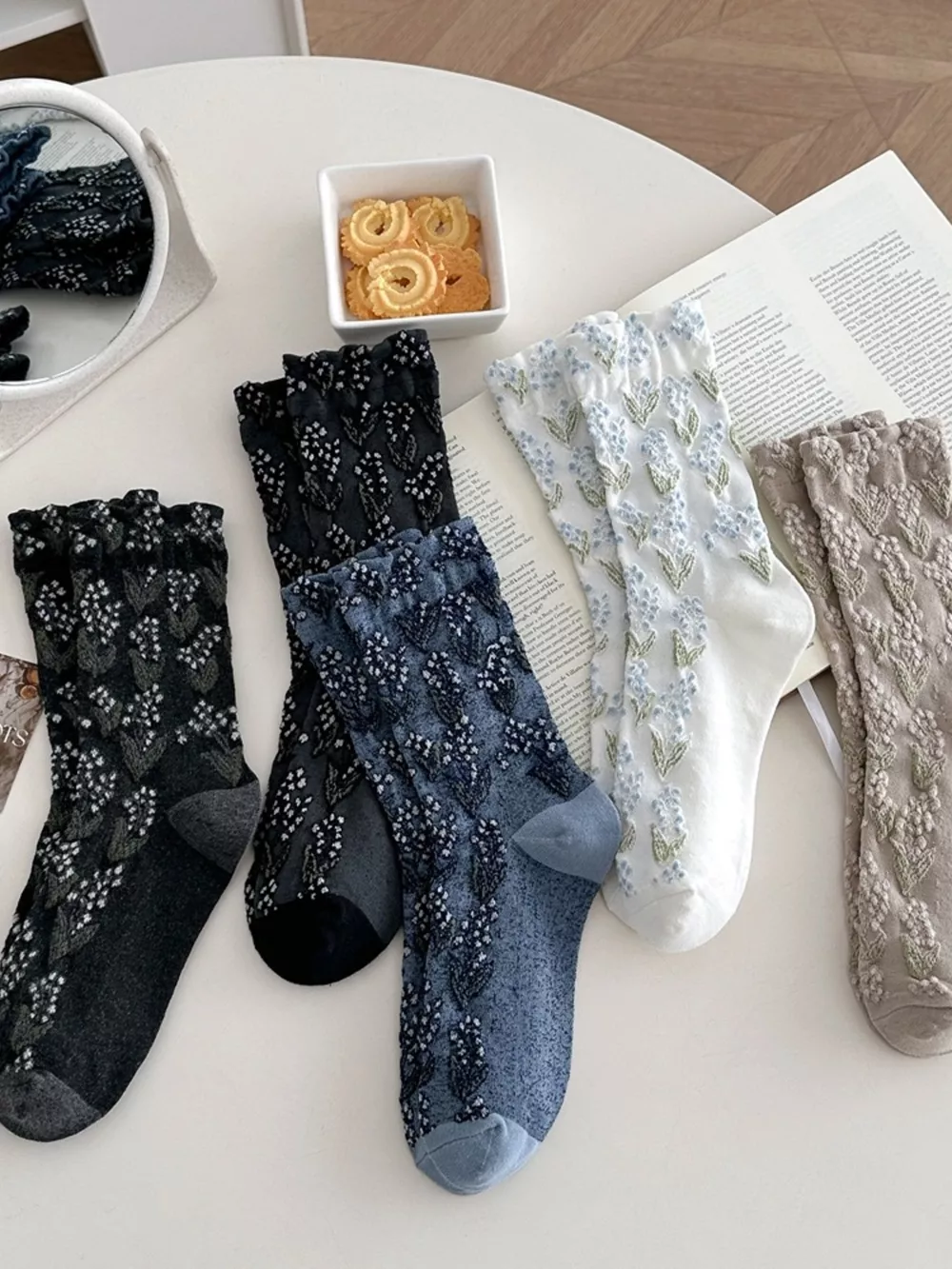 Vintage Textured Crew Socks, image 5