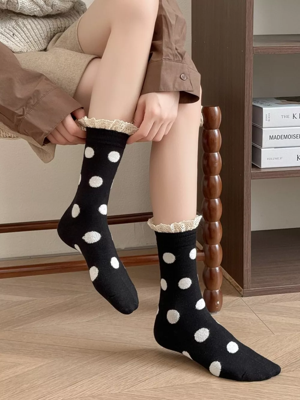 Vintage Polka Dot Ruffle Trim Mid-Calf Socks, image 3