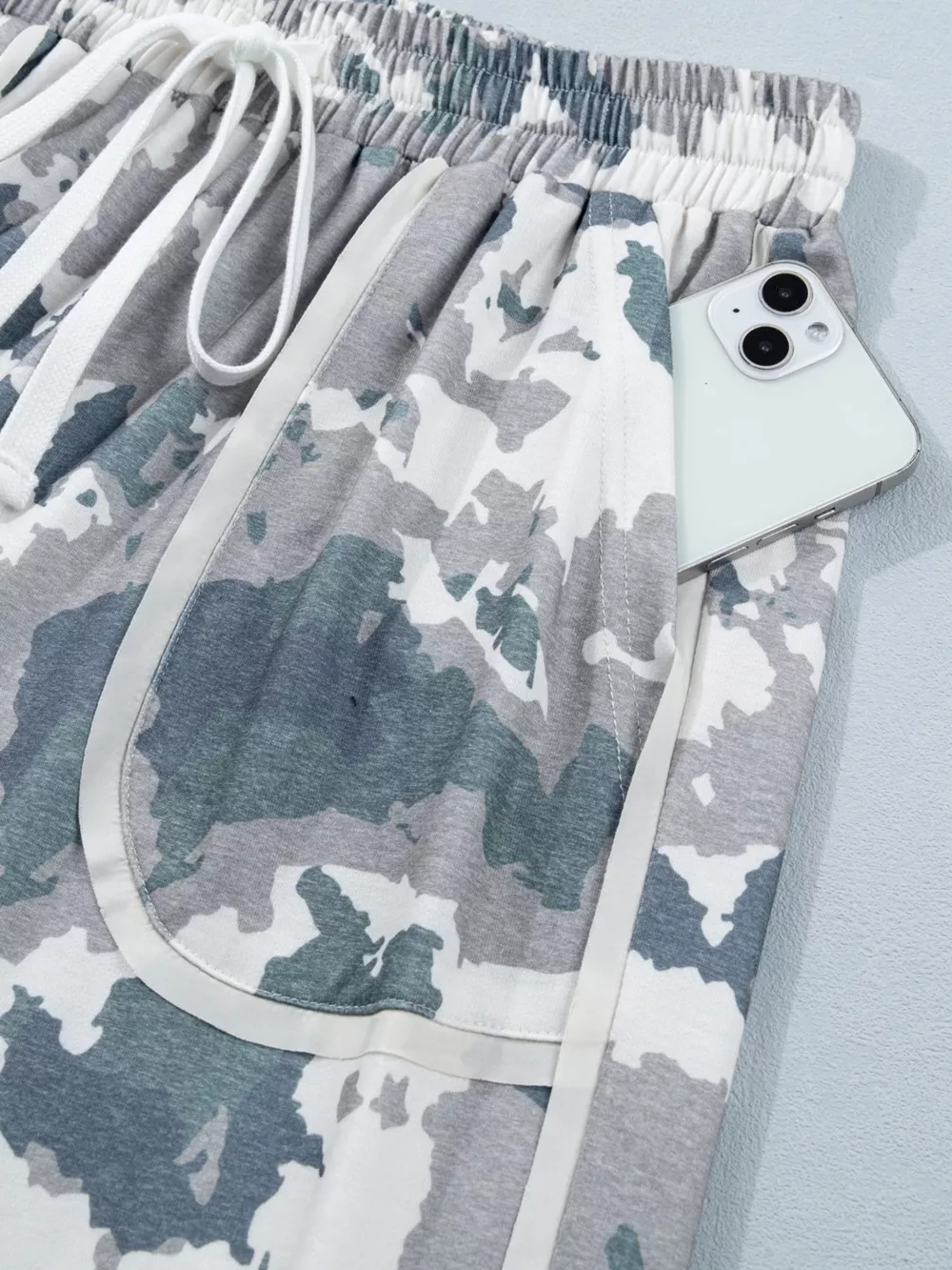 Camouflage Print Contrast Lace-up Raw Edge Pocketed Loose Pants, image 7