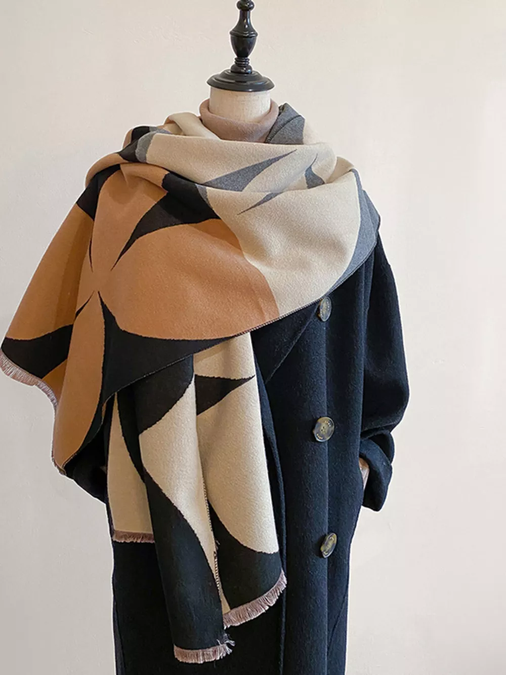 Contrast Raw Hem Scarf, image 7