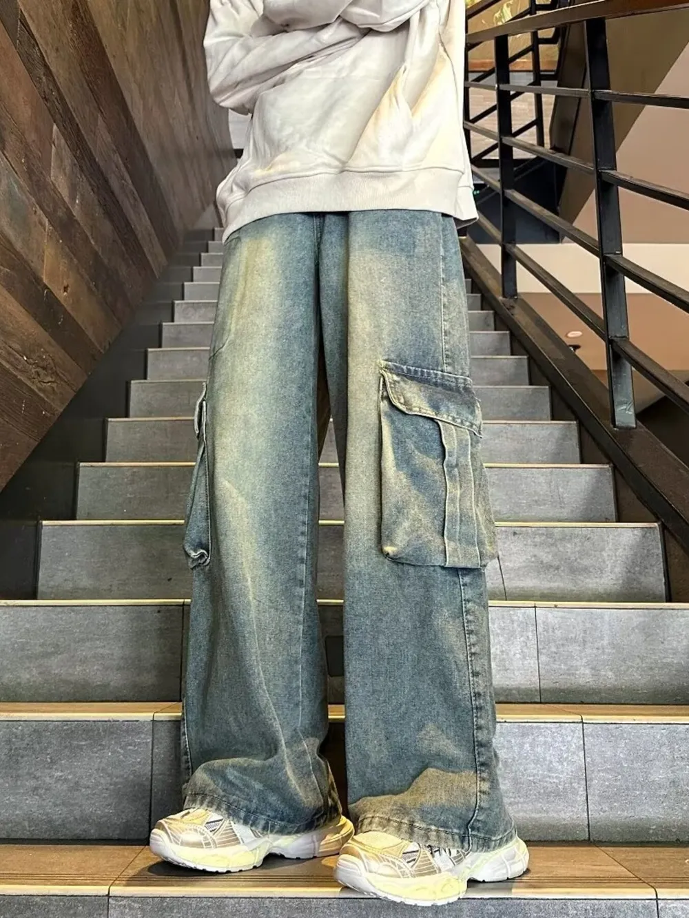 Men's Vintage Wash Wide Leg Cargo Jeans, image 3