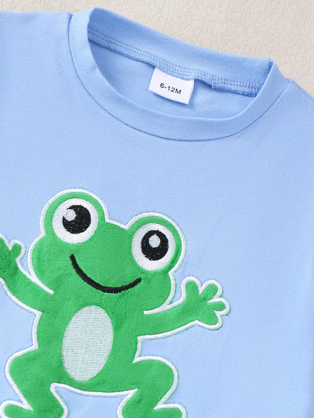 Children's Frog T-shirt and Plaid Shorts Set, image 2