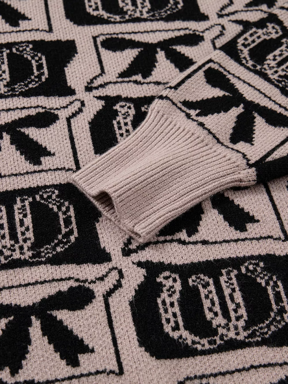Bows & Horseshoes Pattern Round Neck Sweater, image 7