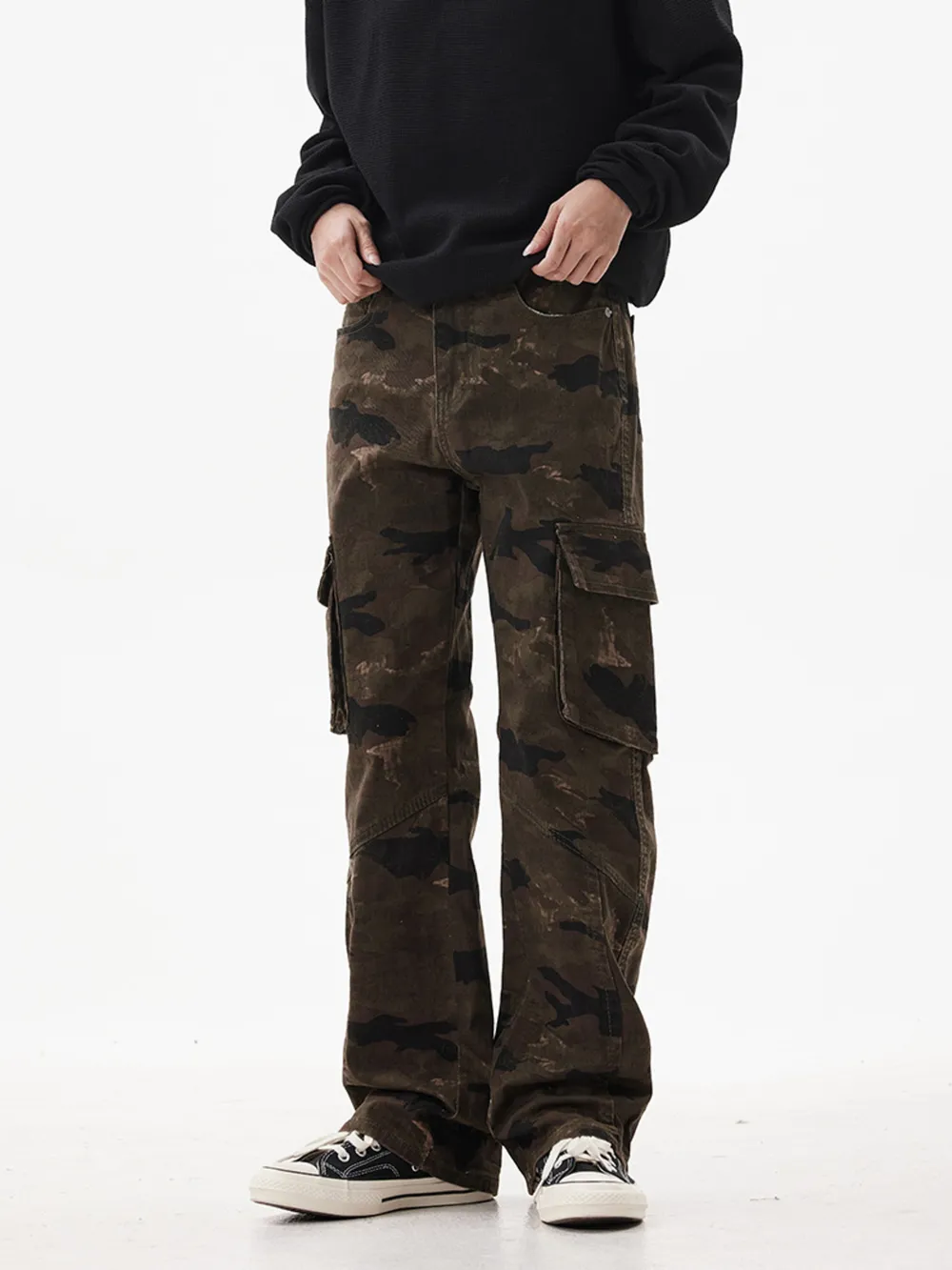 Men's Camo Print Relaxed Fit Cargo Jeans, image 2