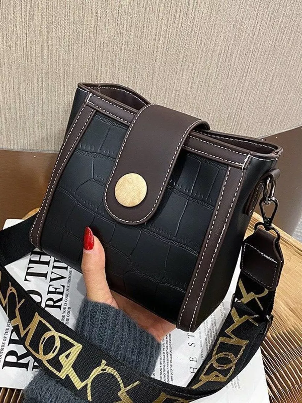 Crocodile Pattern Wide Strap Crossbody Bag, image 4
