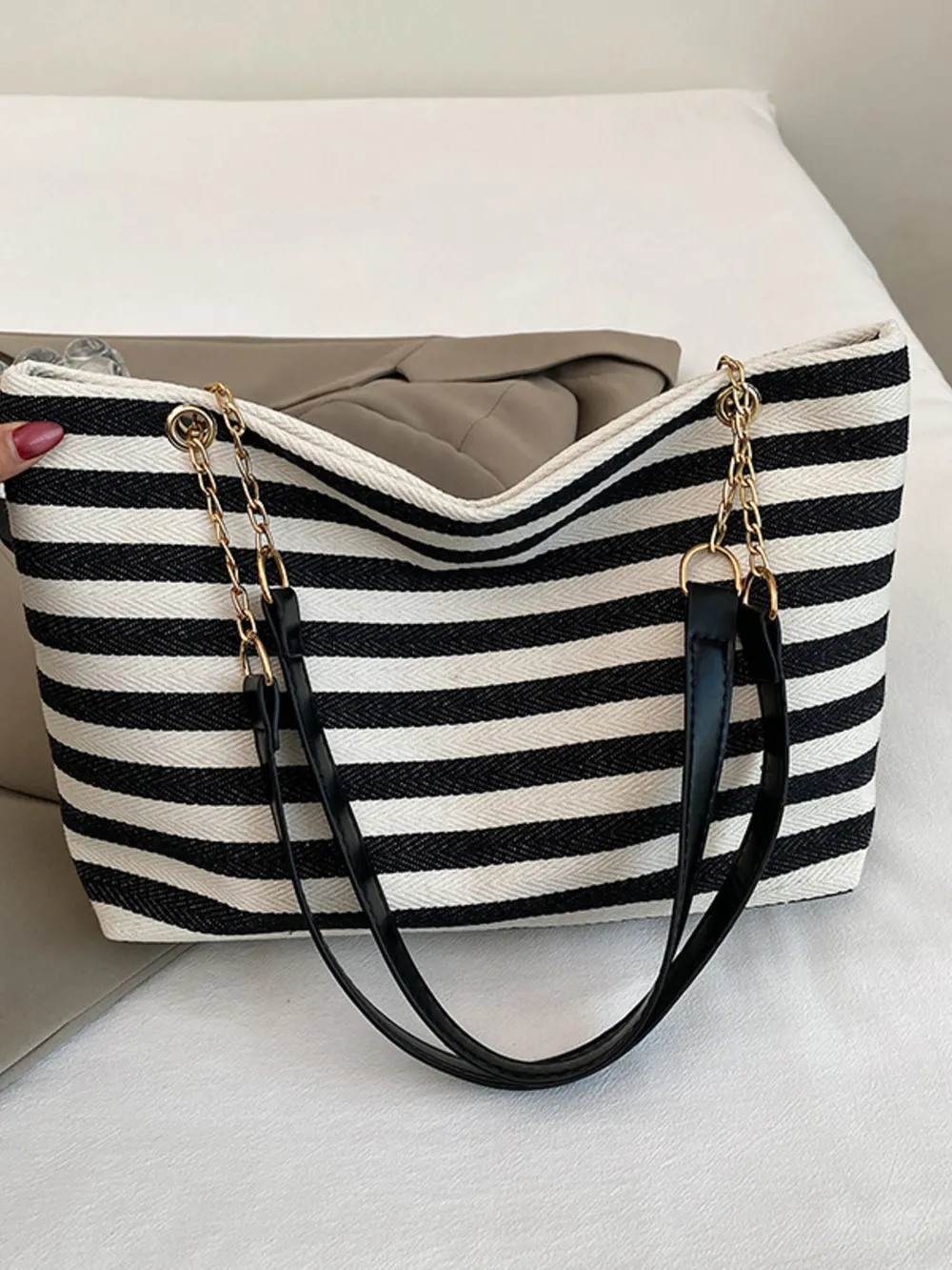 Striped Shoulder Bag with Chain Detail, image 3