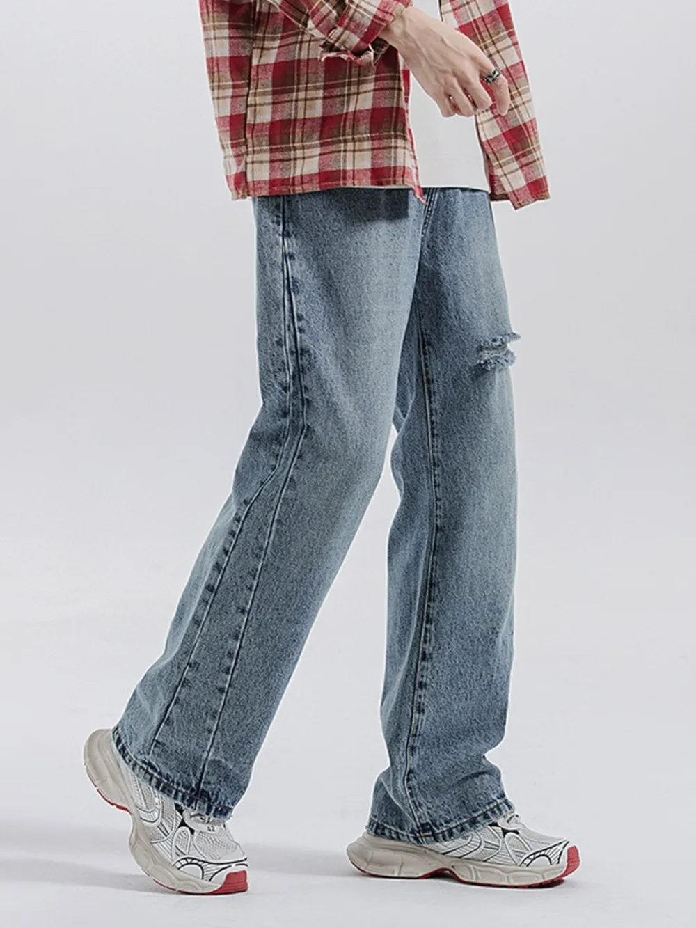 Men's Vintage Distressed Relaxed Fit Jeans, image 3