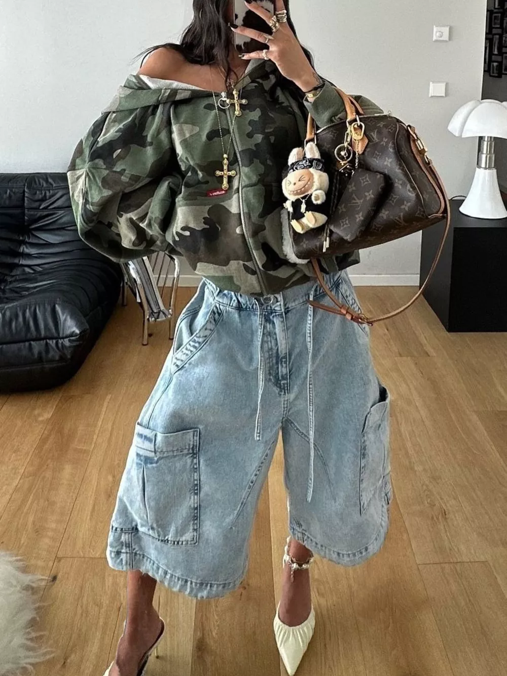 Washed Multi‑Pocket Cargo Loose Fit Capri Jeans