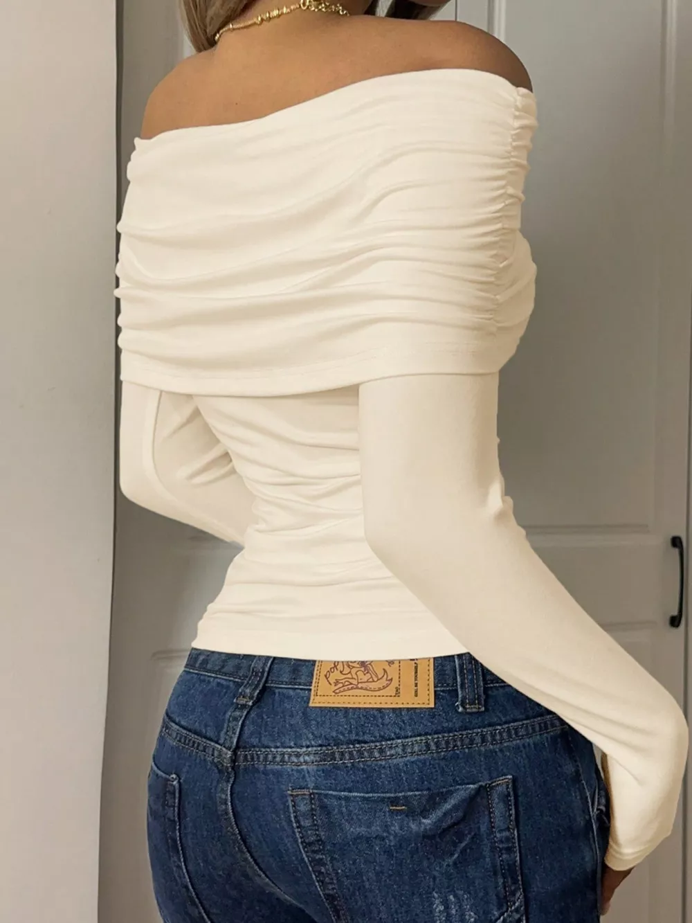 Off-Shoulder Ruched Long Sleeve T-Shirt, image 17