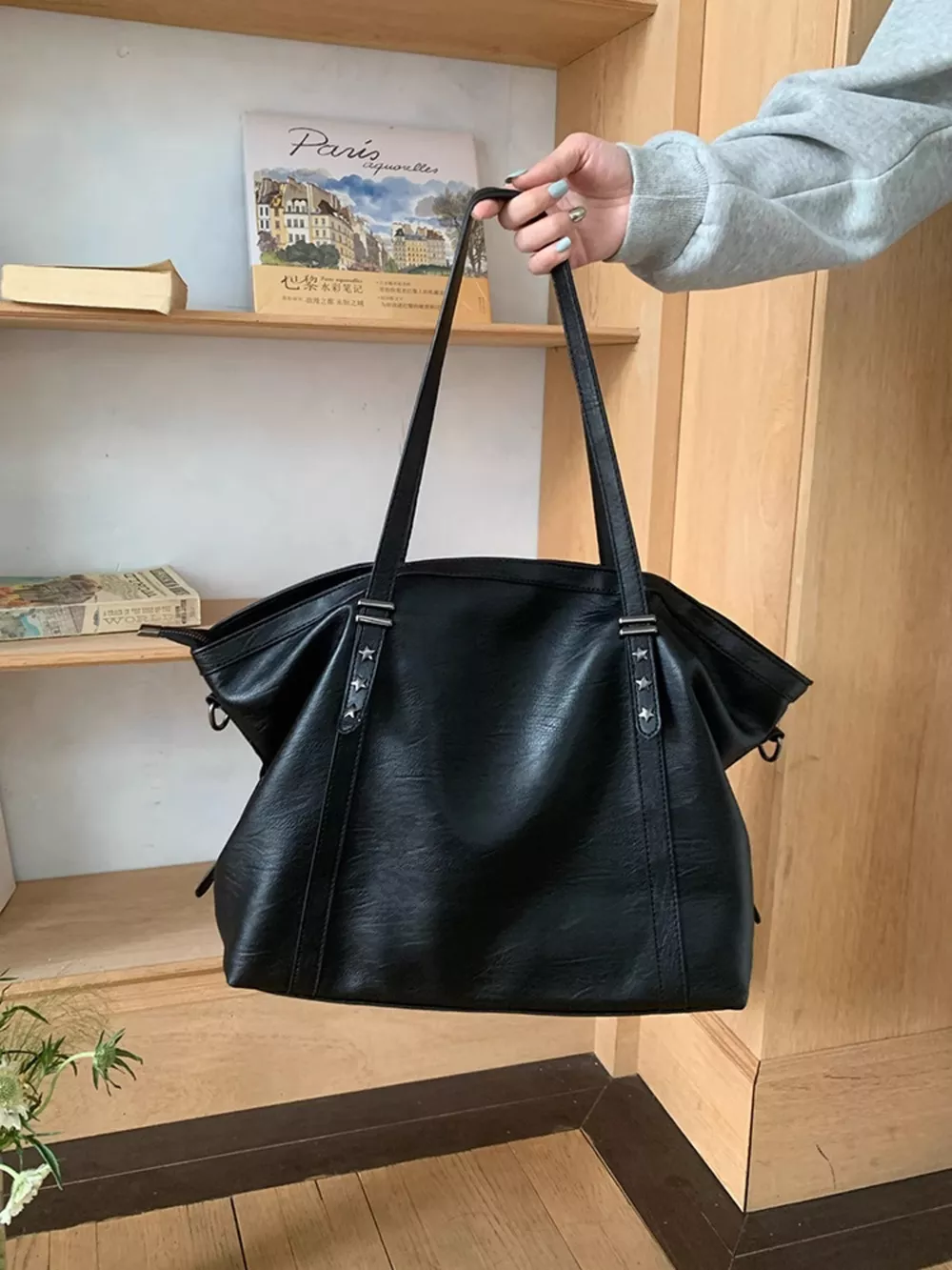 Star-Embellished Leather Shoulder Bag, image 3