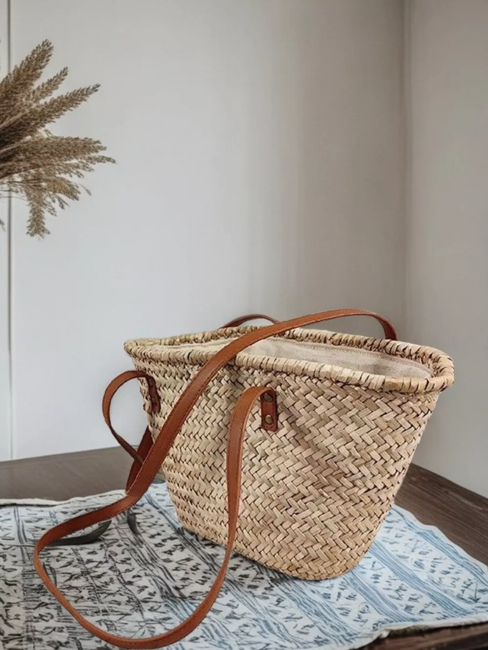 Woven Straw Shoulder Bag with Leather Accents, image 8