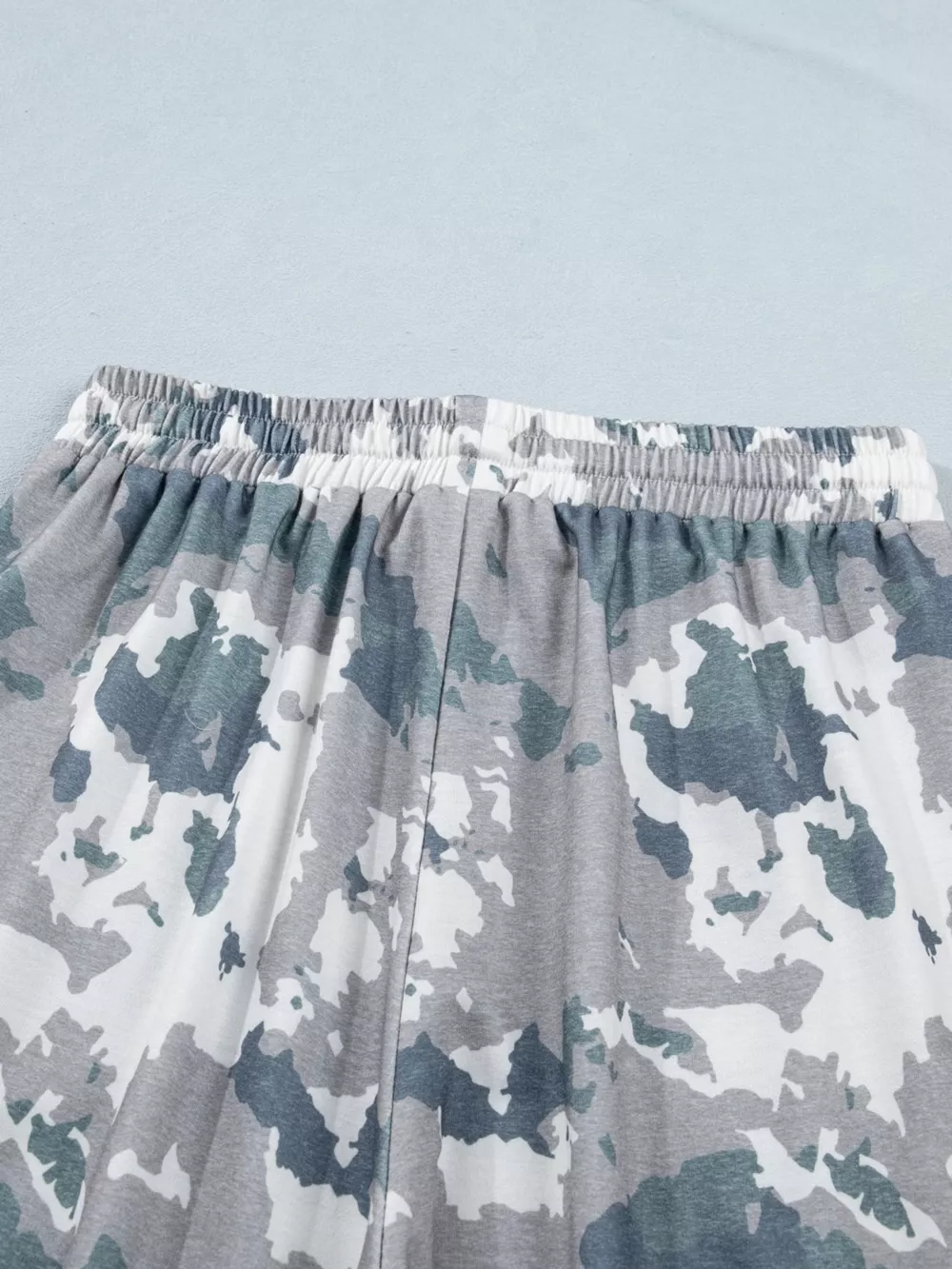 Camouflage Print Contrast Lace-up Raw Edge Pocketed Loose Pants, image 9