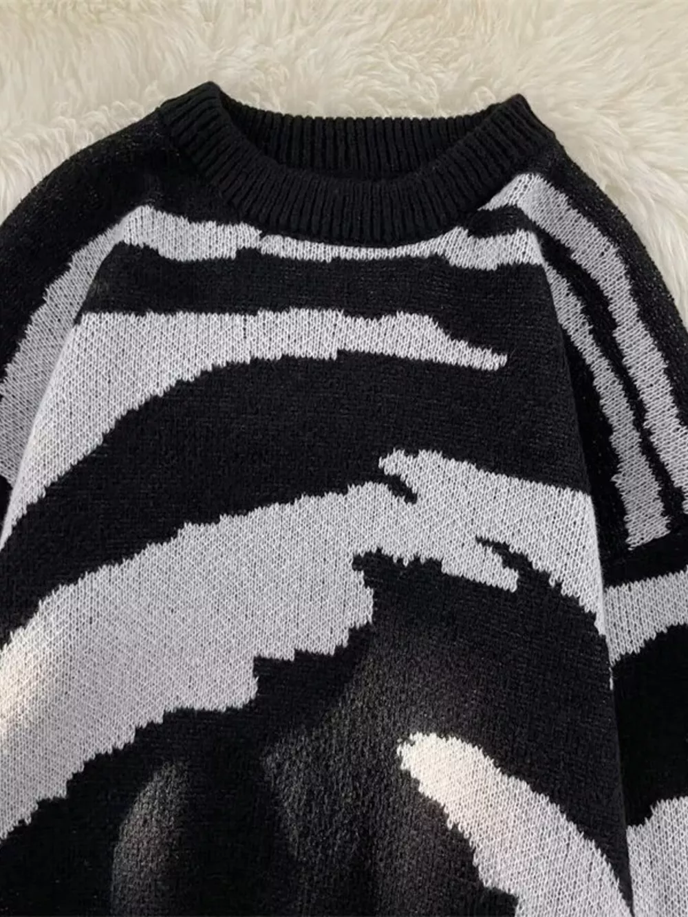 Men's Contrast Round Neck Sweater, image 5