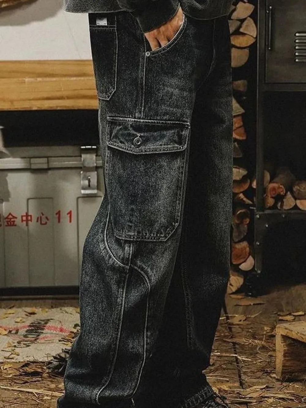 Men's Washed Wide Leg Cargo Jeans, image 2