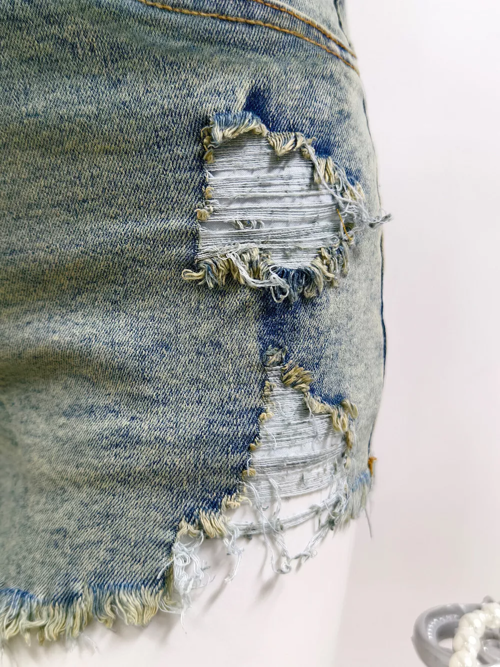 High-Waisted Distressed Raw Hem Denim Shorts, image 3