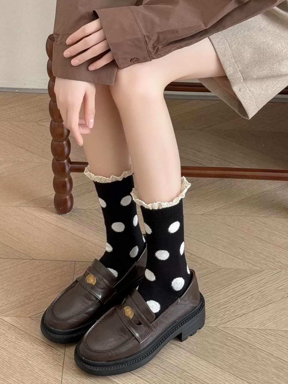 Vintage Polka Dot Ruffle Trim Mid-Calf Socks, image 2