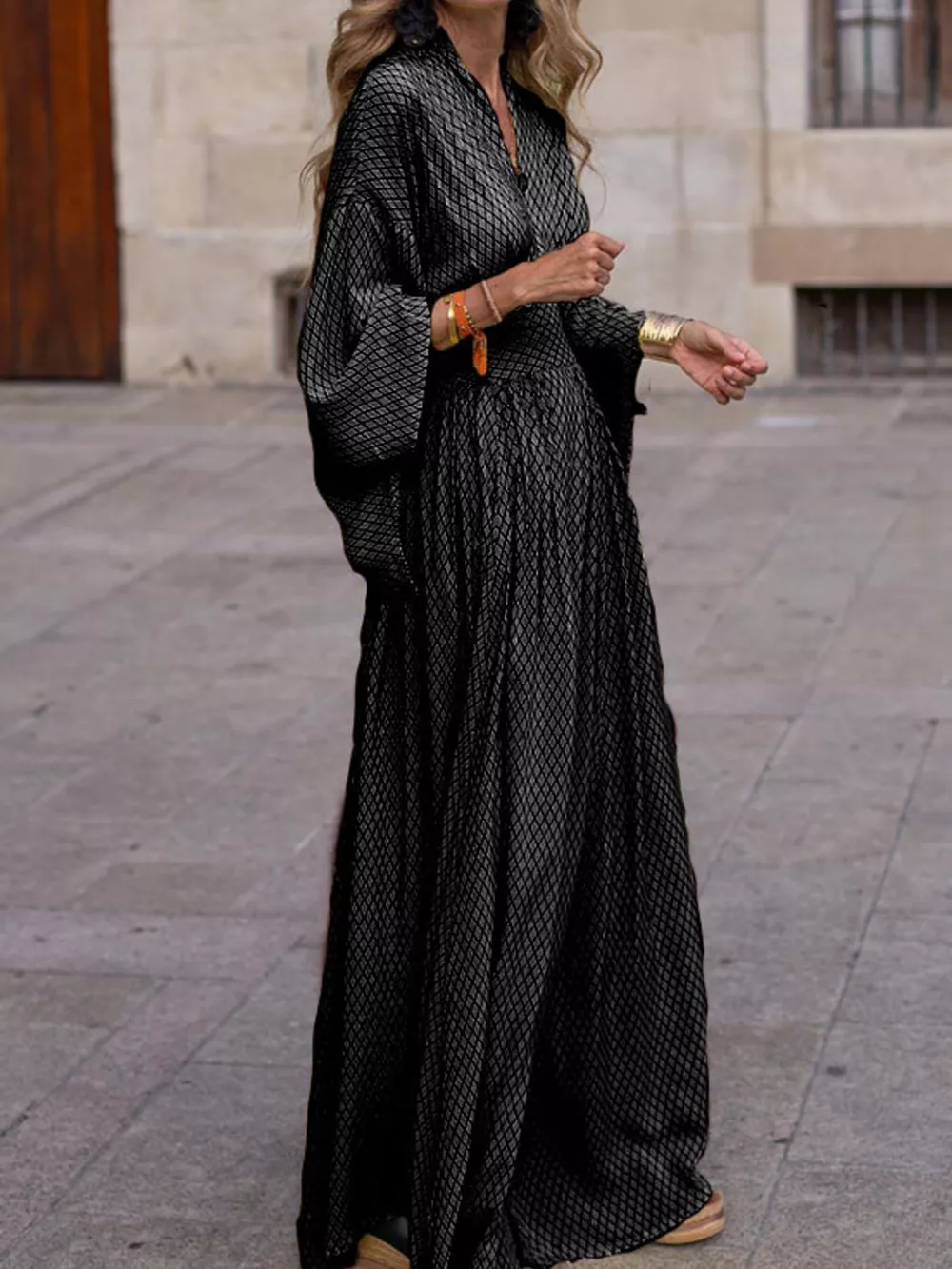 Elegant V-Neck Maxi Dress with Flowy Sleeves, image 3
