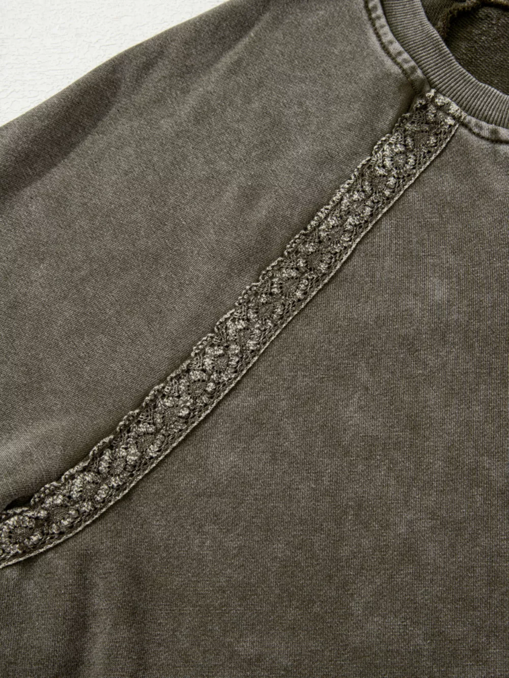 Lace Patchwork Detail Notched Mineral Wash Sweatshirt, image 10