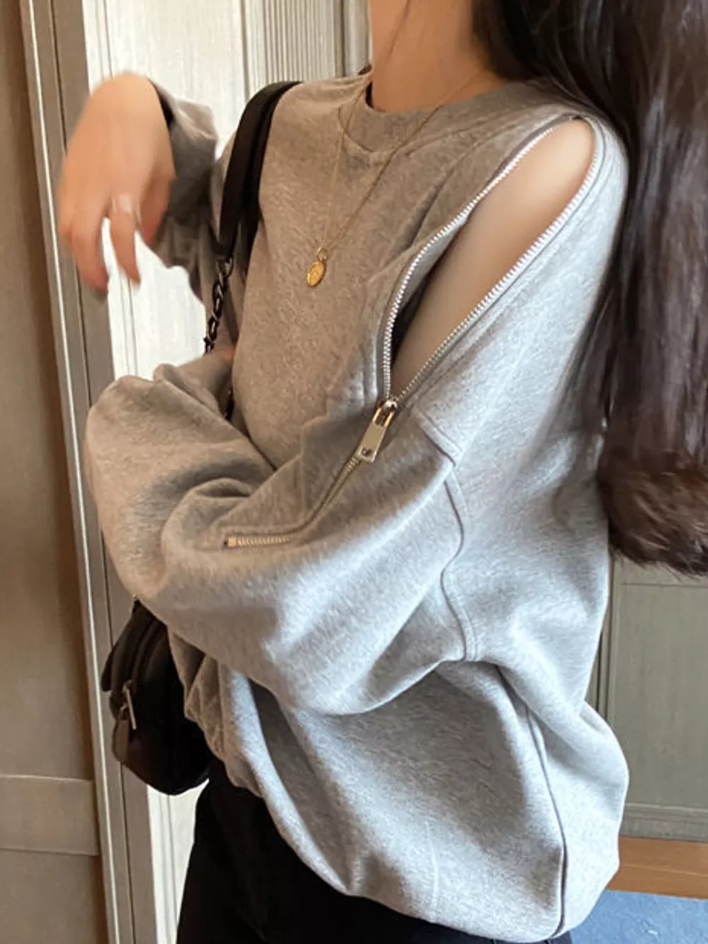 Cold-Shoulder Zipper Detail Sweatshirt, image 4