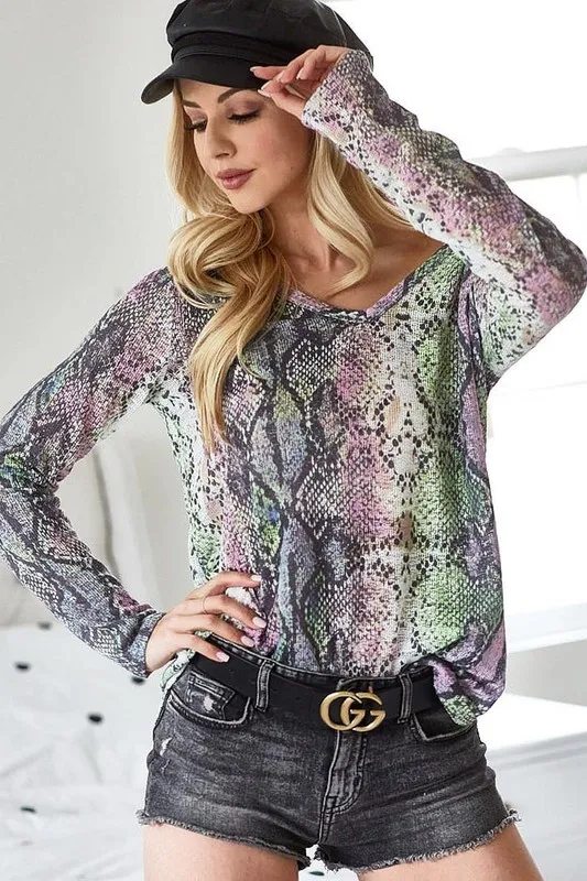 Snakeskin Print Low Gauge Hacci V Neck Top