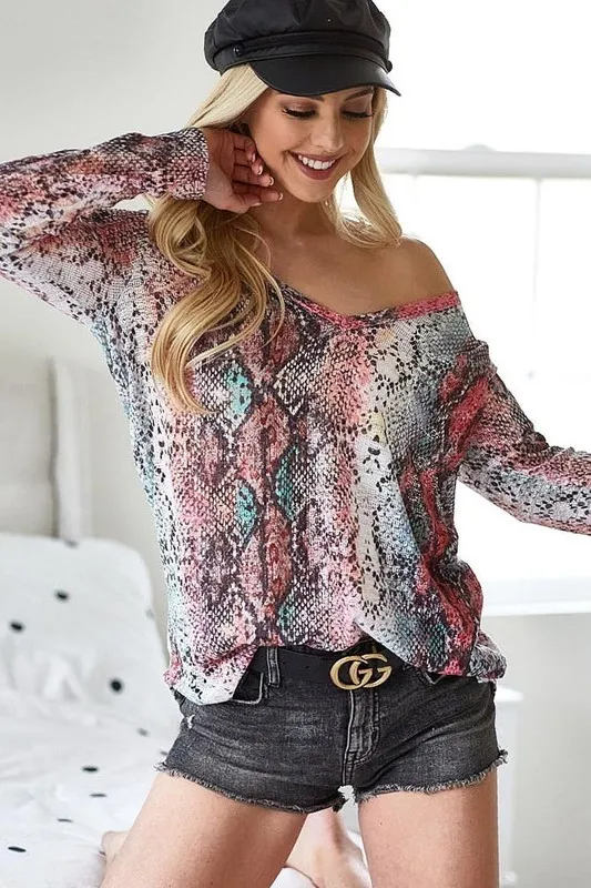 Snakeskin Print Low Gauge Hacci V Neck Top, image 3