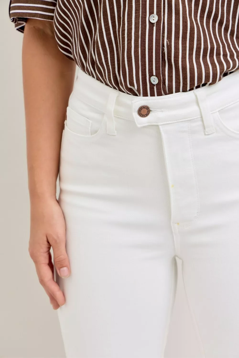 High Waist Extended Waistband Capri Pants with Spade Pockets, image 3