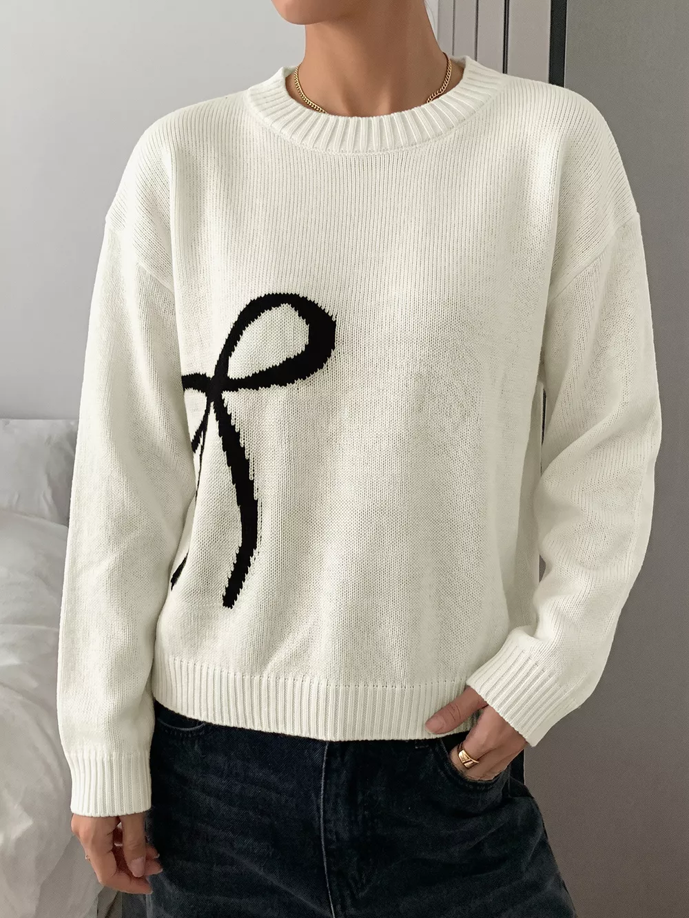 Bow Graphic Round Neck Sweater, image 4