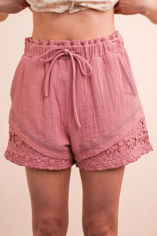 Lace Contrast Detail Woven Shorts