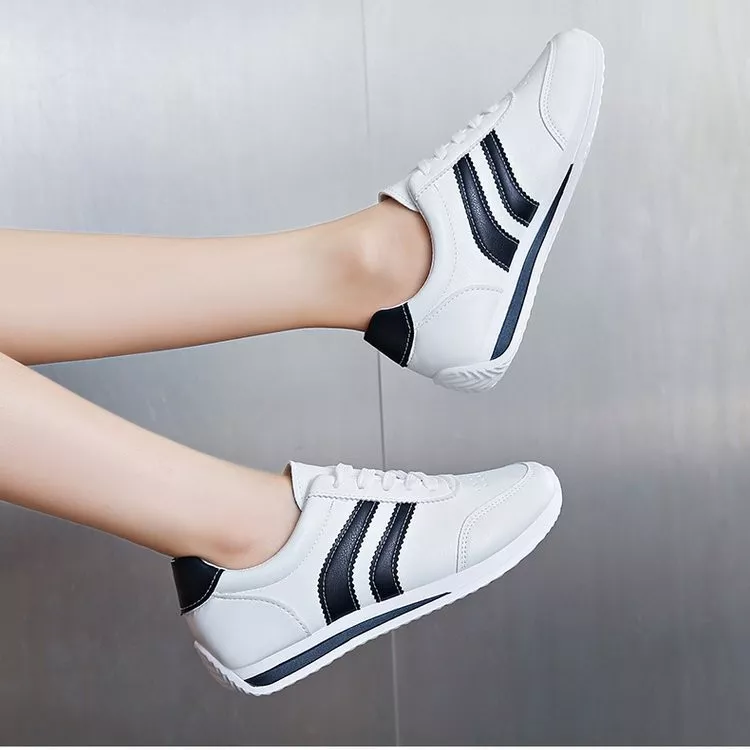 Round Toe Lace Up Sneakers, image 3