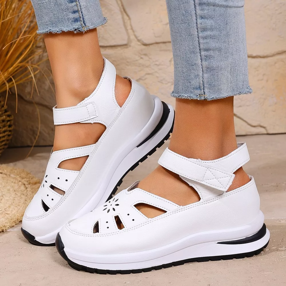 Round Toe Platform Sandals